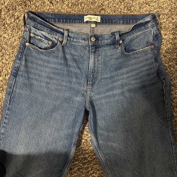 Abercrombie & Fitch Medium Wash Low Rise Baggy Jeans Size 32/14 - Picture 5 of 8
